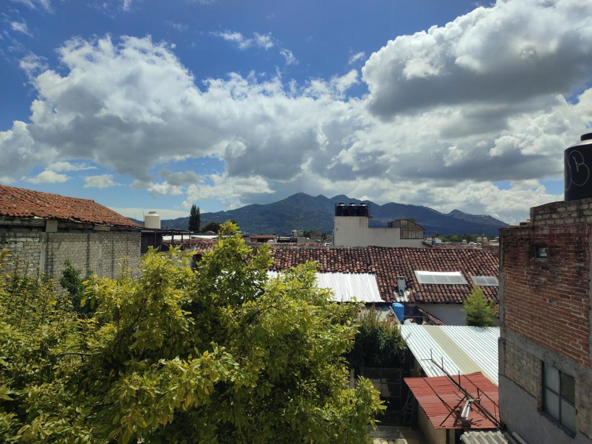 Hostal Ikal San Cristóbal de Las Casas Екстериор снимка
