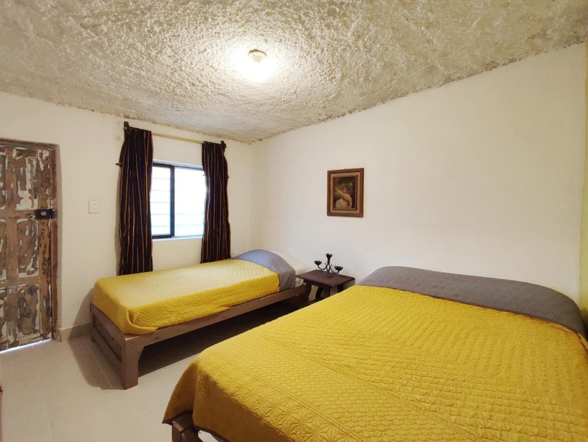 Hostal Ikal San Cristóbal de Las Casas Стая снимка