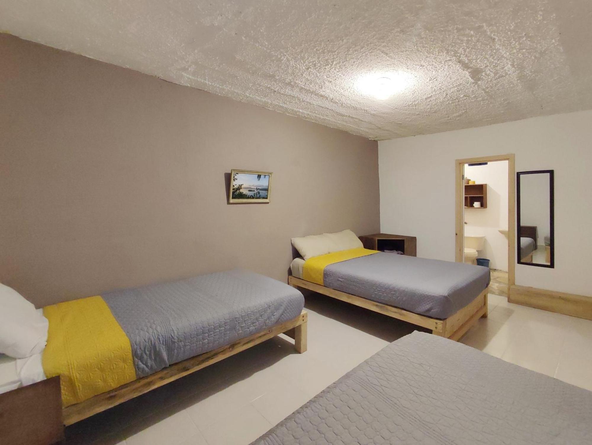 Hostal Ikal San Cristóbal de Las Casas Стая снимка